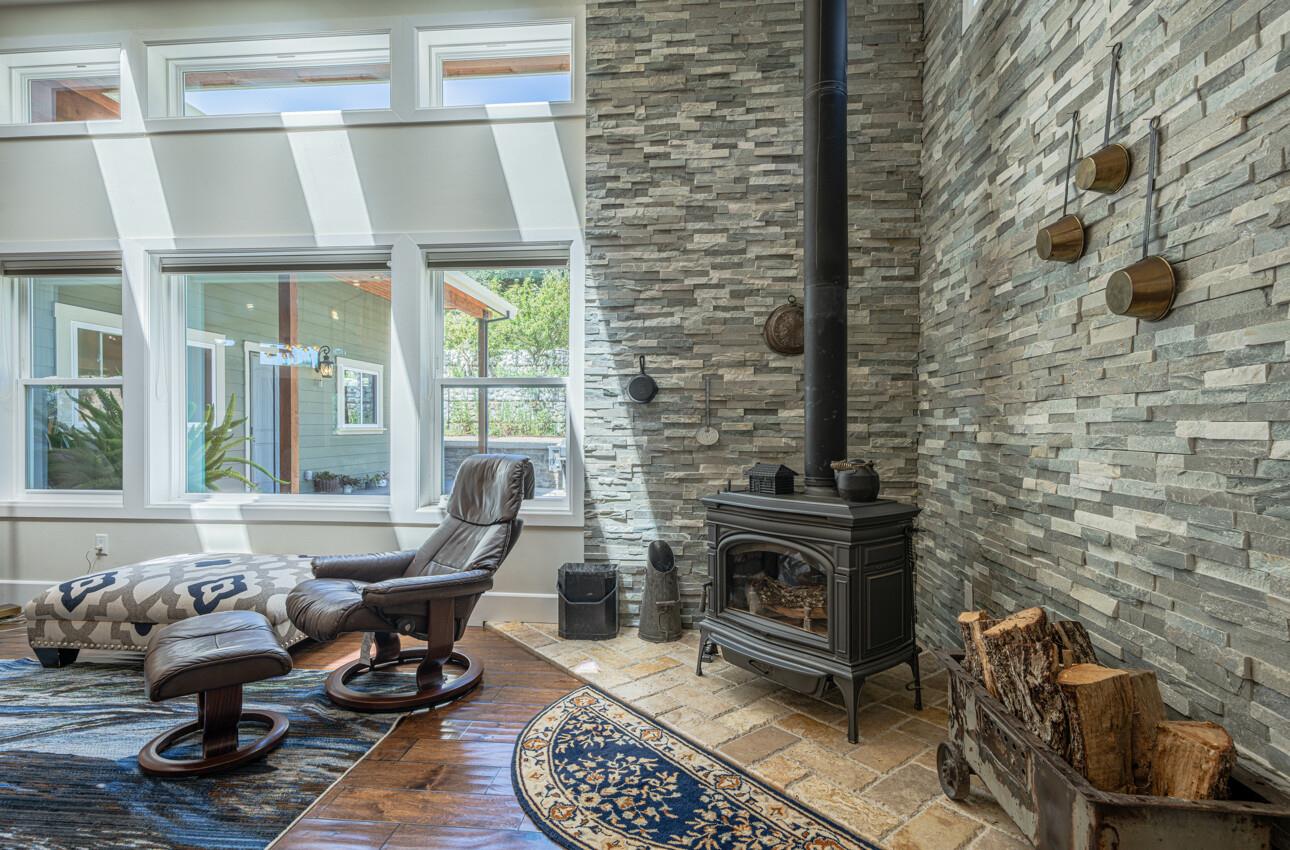 Detail Gallery Image 14 of 82 For 9247 Holly Hill Dr, Salinas,  CA 93907 - 3 Beds | 3 Baths
