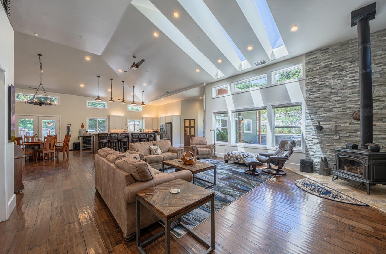 Detail Gallery Image 15 of 82 For 9247 Holly Hill Dr, Salinas,  CA 93907 - 3 Beds | 3 Baths