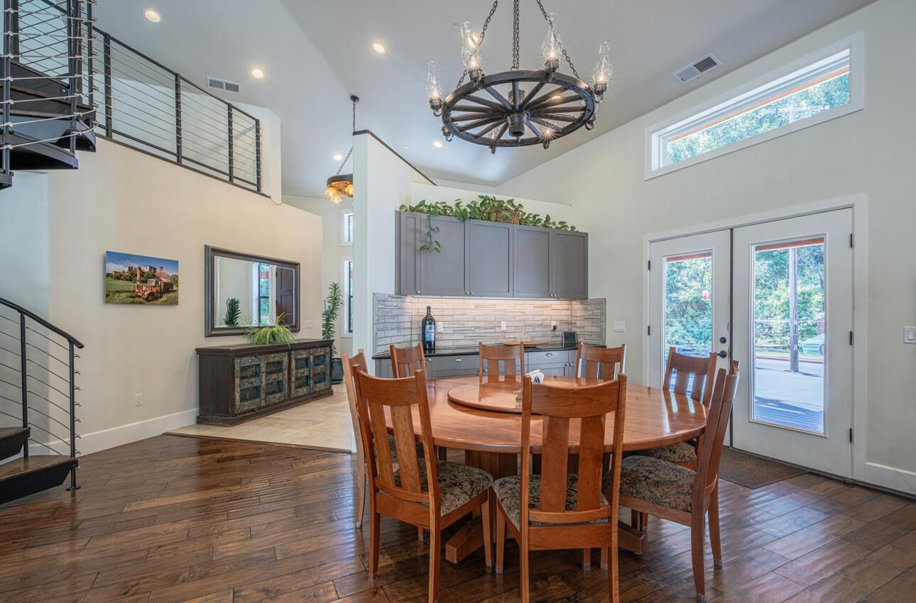 Detail Gallery Image 16 of 82 For 9247 Holly Hill Dr, Salinas,  CA 93907 - 3 Beds | 3 Baths