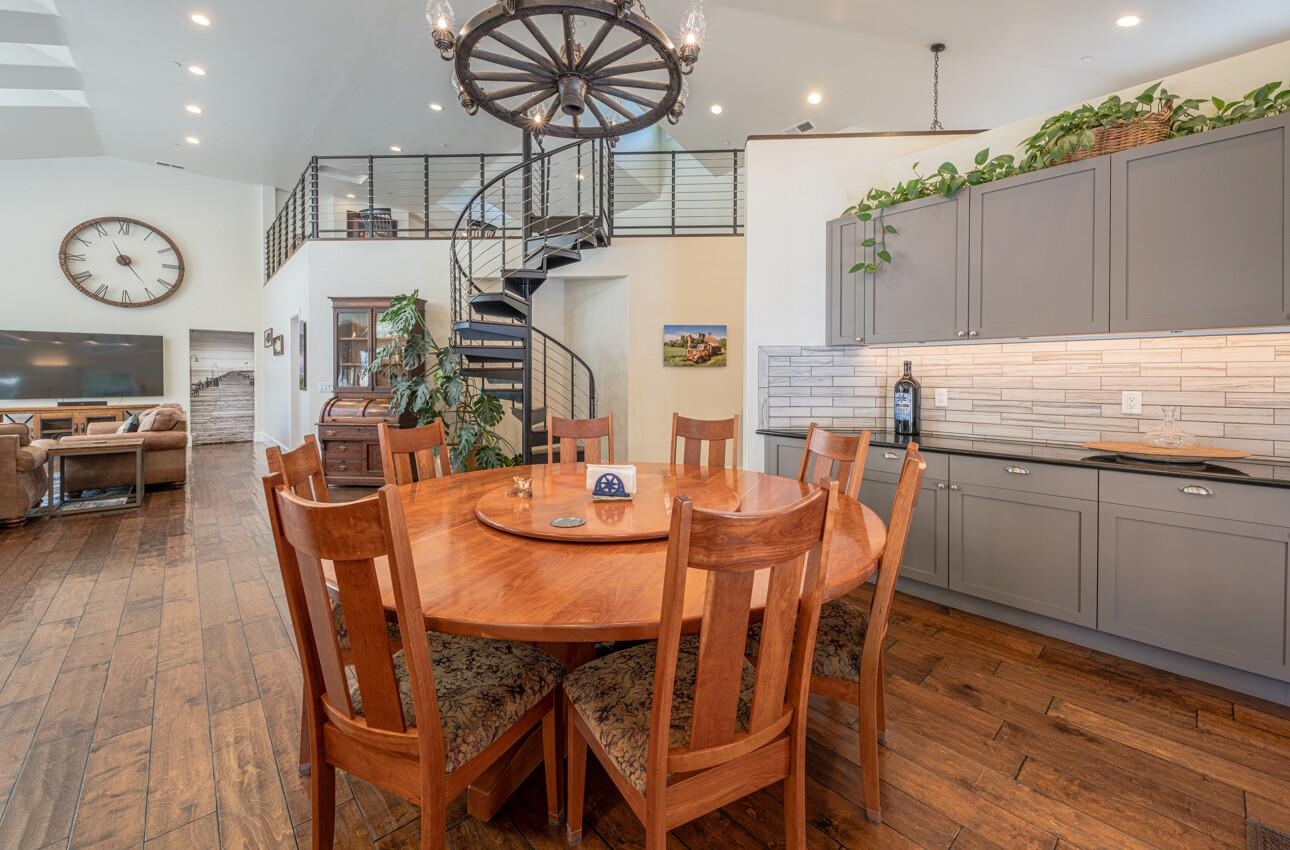 Detail Gallery Image 19 of 82 For 9247 Holly Hill Dr, Salinas,  CA 93907 - 3 Beds | 3 Baths