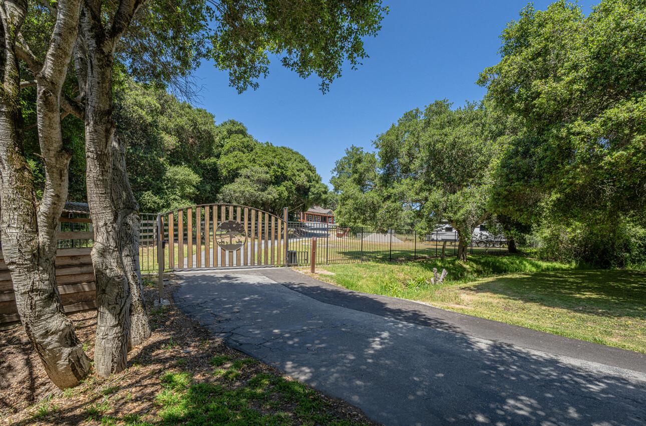 Detail Gallery Image 2 of 82 For 9247 Holly Hill Dr, Salinas,  CA 93907 - 3 Beds | 3 Baths