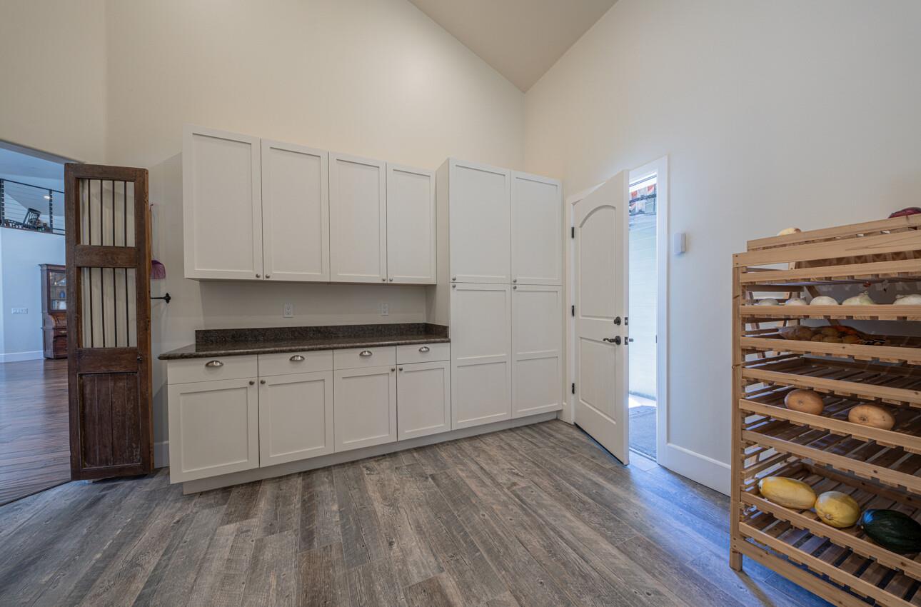 Detail Gallery Image 34 of 82 For 9247 Holly Hill Dr, Salinas,  CA 93907 - 3 Beds | 3 Baths
