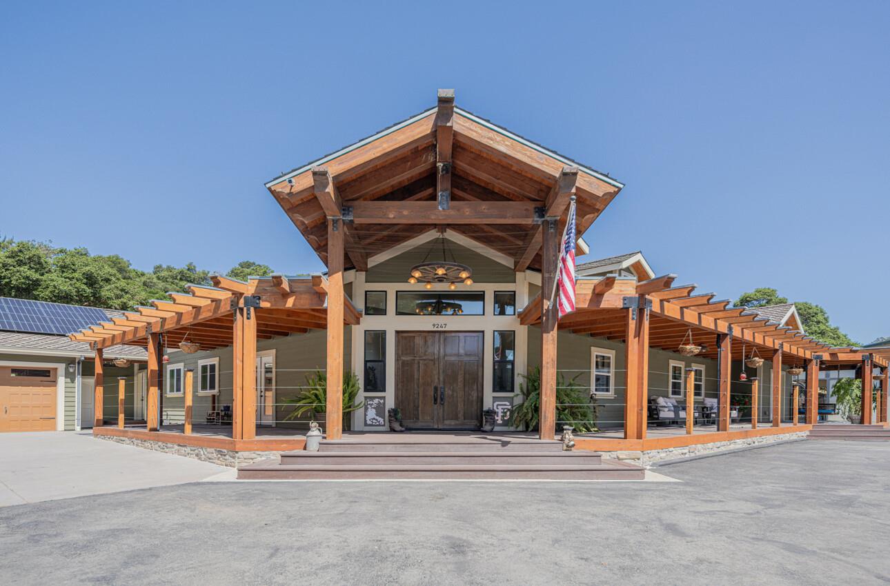 Detail Gallery Image 4 of 82 For 9247 Holly Hill Dr, Salinas,  CA 93907 - 3 Beds | 3 Baths