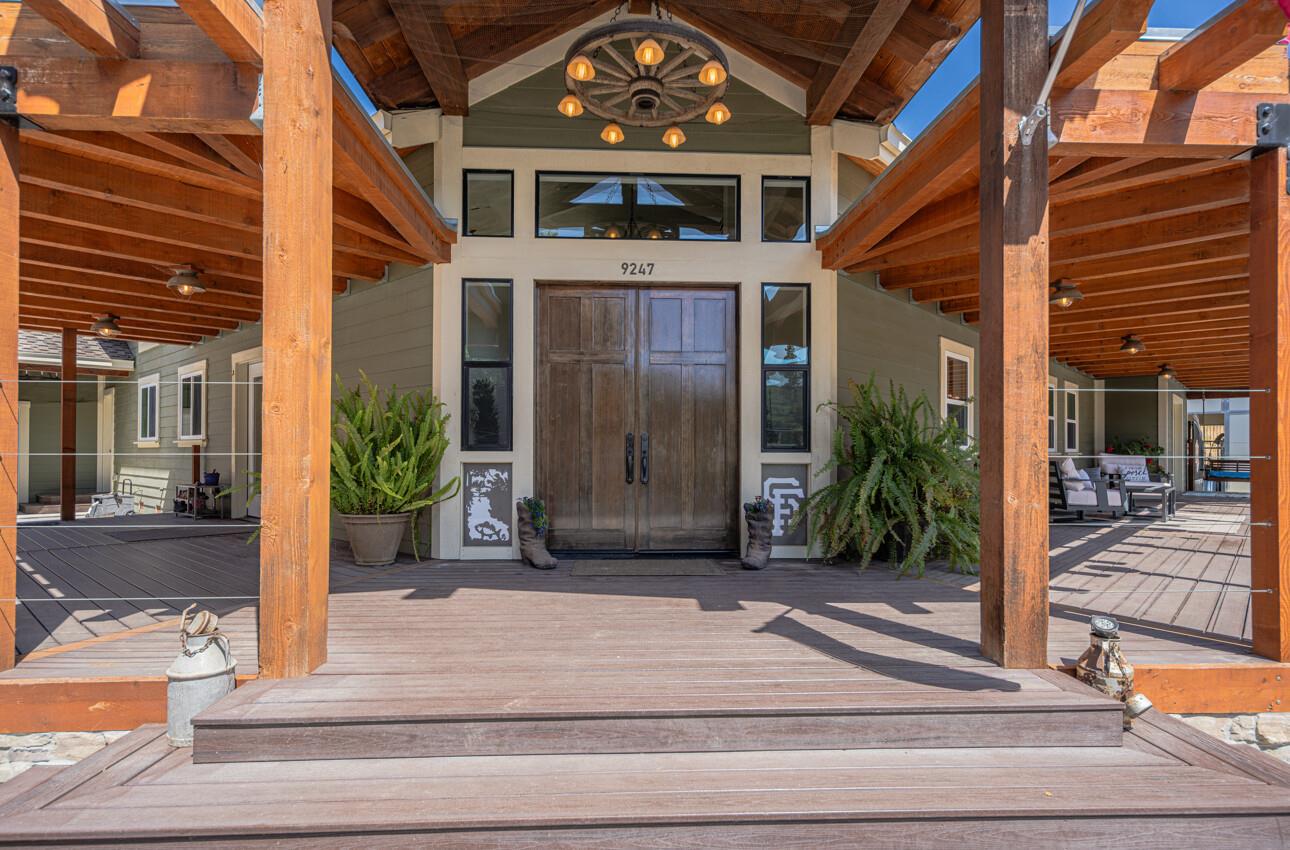 Detail Gallery Image 5 of 82 For 9247 Holly Hill Dr, Salinas,  CA 93907 - 3 Beds | 3 Baths
