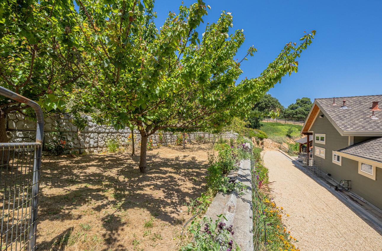 Detail Gallery Image 72 of 82 For 9247 Holly Hill Dr, Salinas,  CA 93907 - 3 Beds | 3 Baths