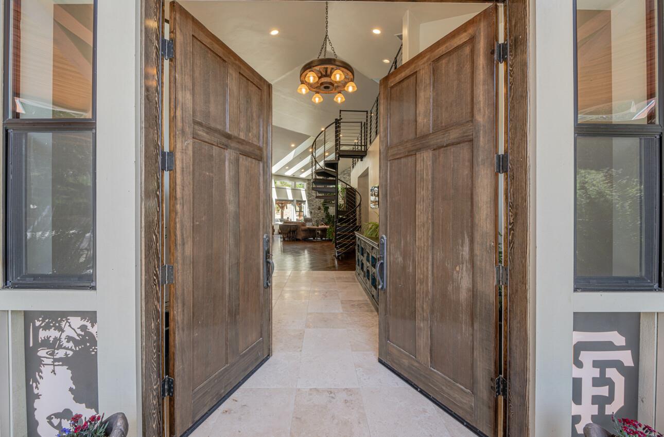 Detail Gallery Image 8 of 82 For 9247 Holly Hill Dr, Salinas,  CA 93907 - 3 Beds | 3 Baths