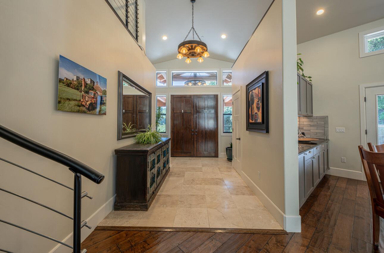 Detail Gallery Image 9 of 82 For 9247 Holly Hill Dr, Salinas,  CA 93907 - 3 Beds | 3 Baths