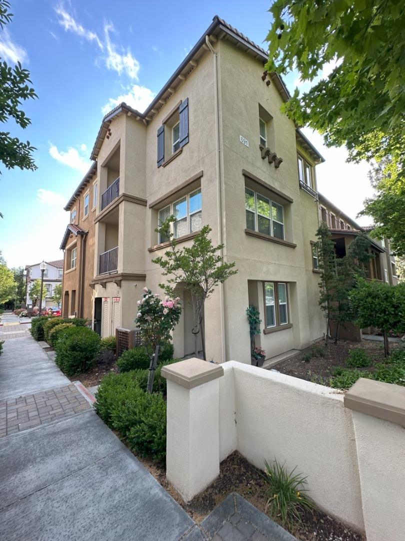 Detail Gallery Image 1 of 1 For 691 N Capitol Ave #7,  San Jose,  CA 95133 - 2 Beds | 2/1 Baths