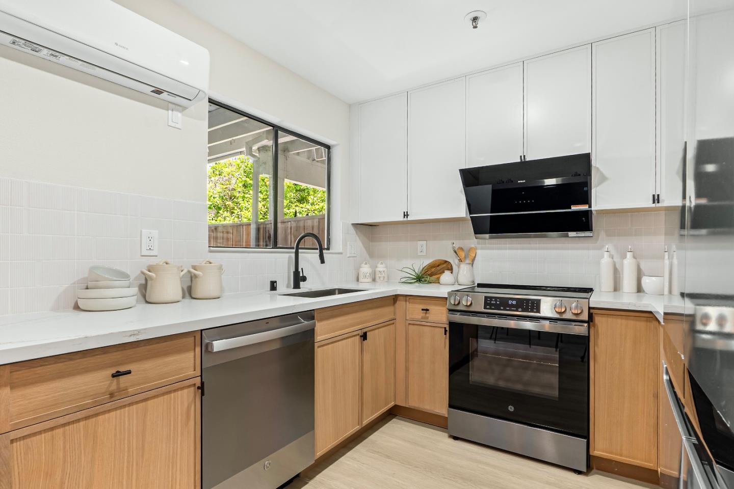 Detail Gallery Image 10 of 45 For 457 Sierra Vista Ave #5,  Mountain View,  CA 94043 - 2 Beds | 2/1 Baths