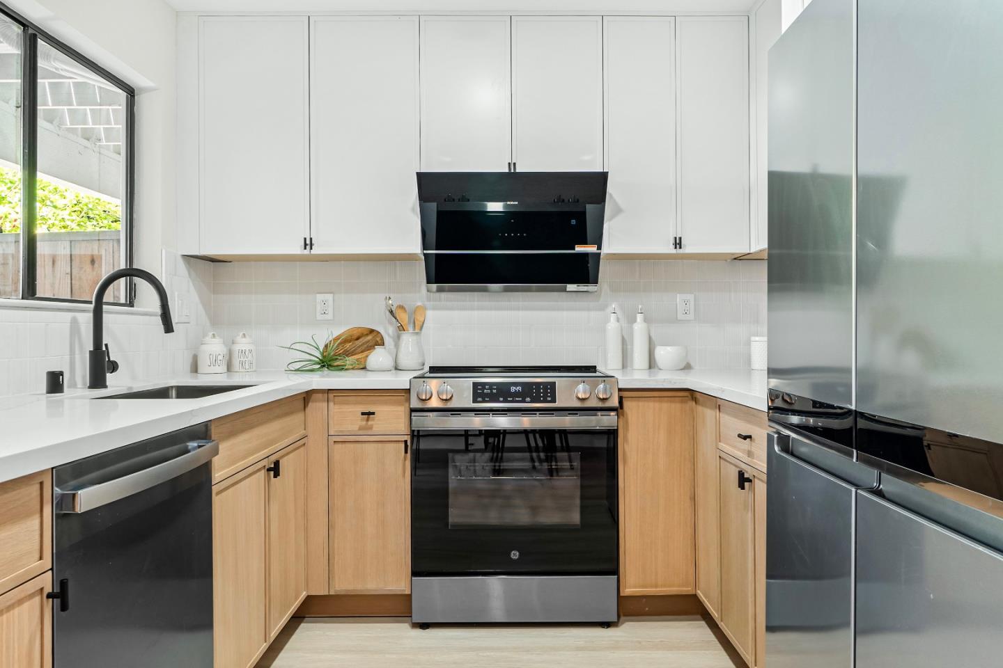 Detail Gallery Image 11 of 45 For 457 Sierra Vista Ave #5,  Mountain View,  CA 94043 - 2 Beds | 2/1 Baths