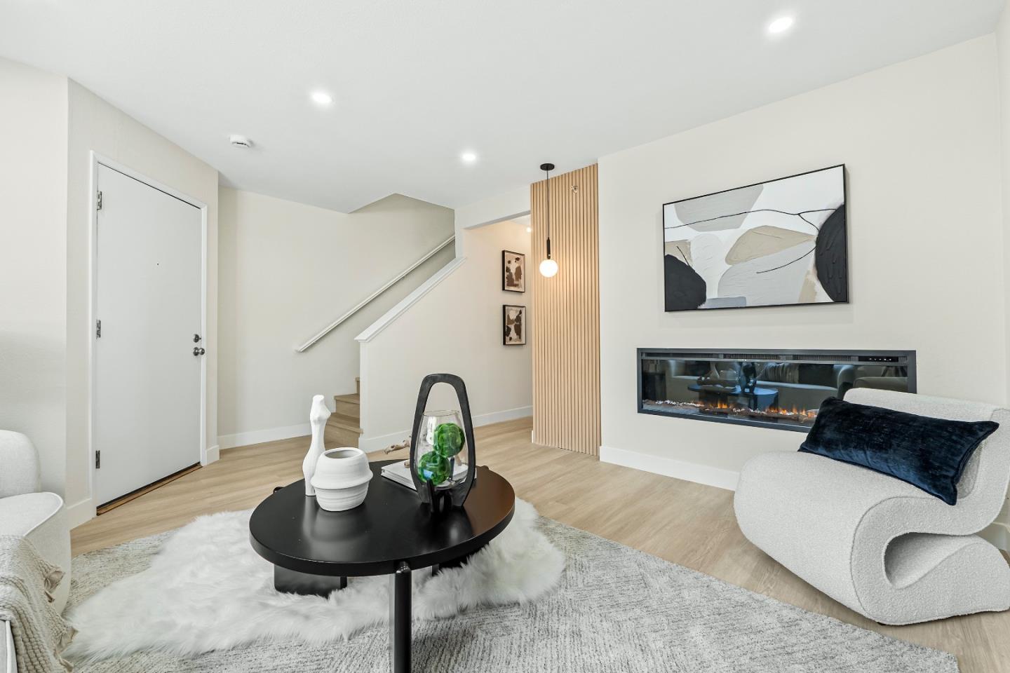 Detail Gallery Image 5 of 45 For 457 Sierra Vista Ave #5,  Mountain View,  CA 94043 - 2 Beds | 2/1 Baths