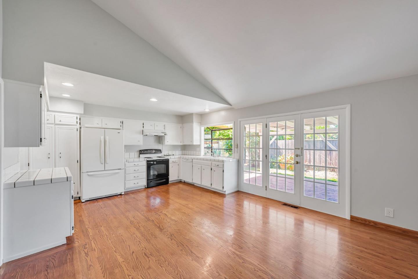 Detail Gallery Image 12 of 32 For 1369 Joyner Ct, San Jose,  CA 95131 - 4 Beds | 2 Baths