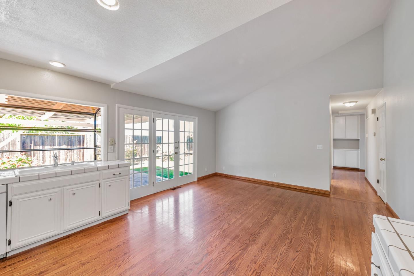 Detail Gallery Image 13 of 32 For 1369 Joyner Ct, San Jose,  CA 95131 - 4 Beds | 2 Baths