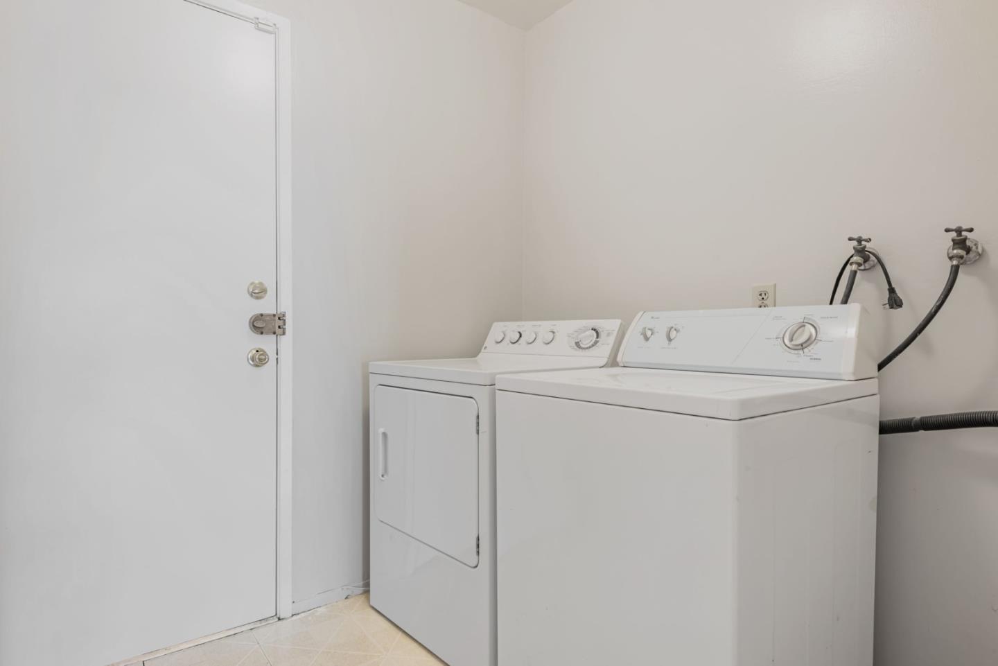 Detail Gallery Image 25 of 32 For 1369 Joyner Ct, San Jose,  CA 95131 - 4 Beds | 2 Baths