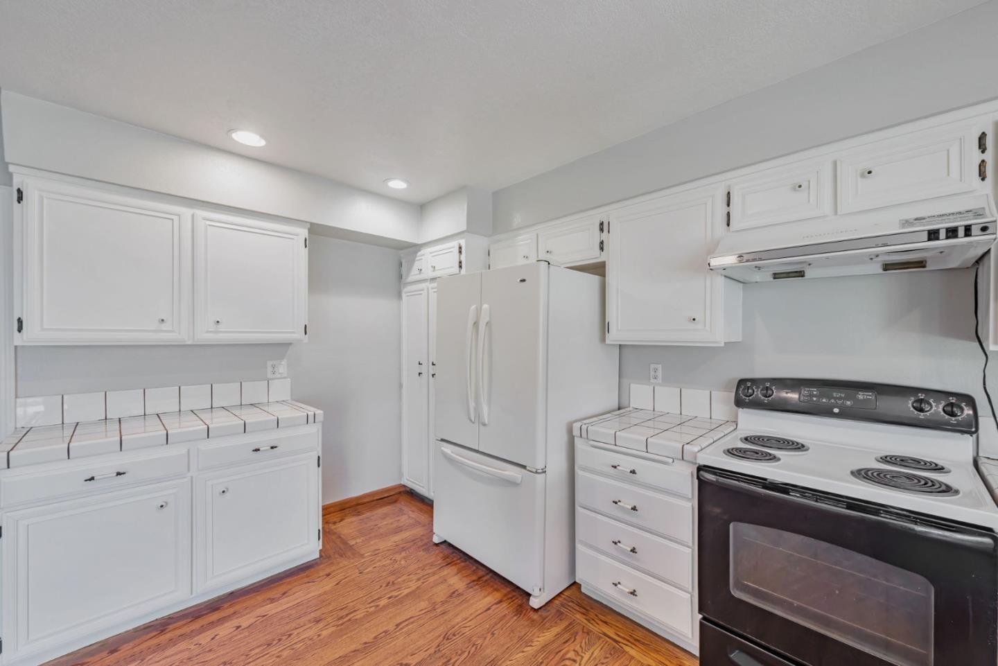 Detail Gallery Image 9 of 32 For 1369 Joyner Ct, San Jose,  CA 95131 - 4 Beds | 2 Baths