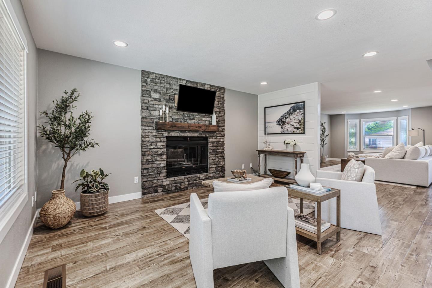 Detail Gallery Image 11 of 40 For 640 S Ridgemark Dr, Hollister,  CA 95023 - 4 Beds | 4 Baths