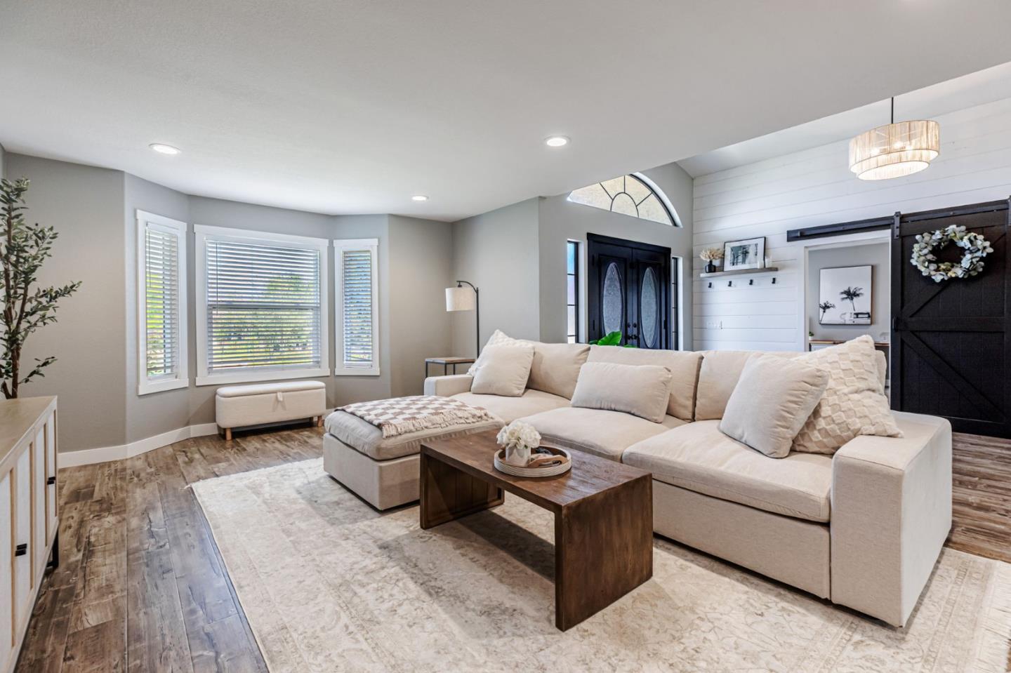 Detail Gallery Image 12 of 40 For 640 S Ridgemark Dr, Hollister,  CA 95023 - 4 Beds | 4 Baths