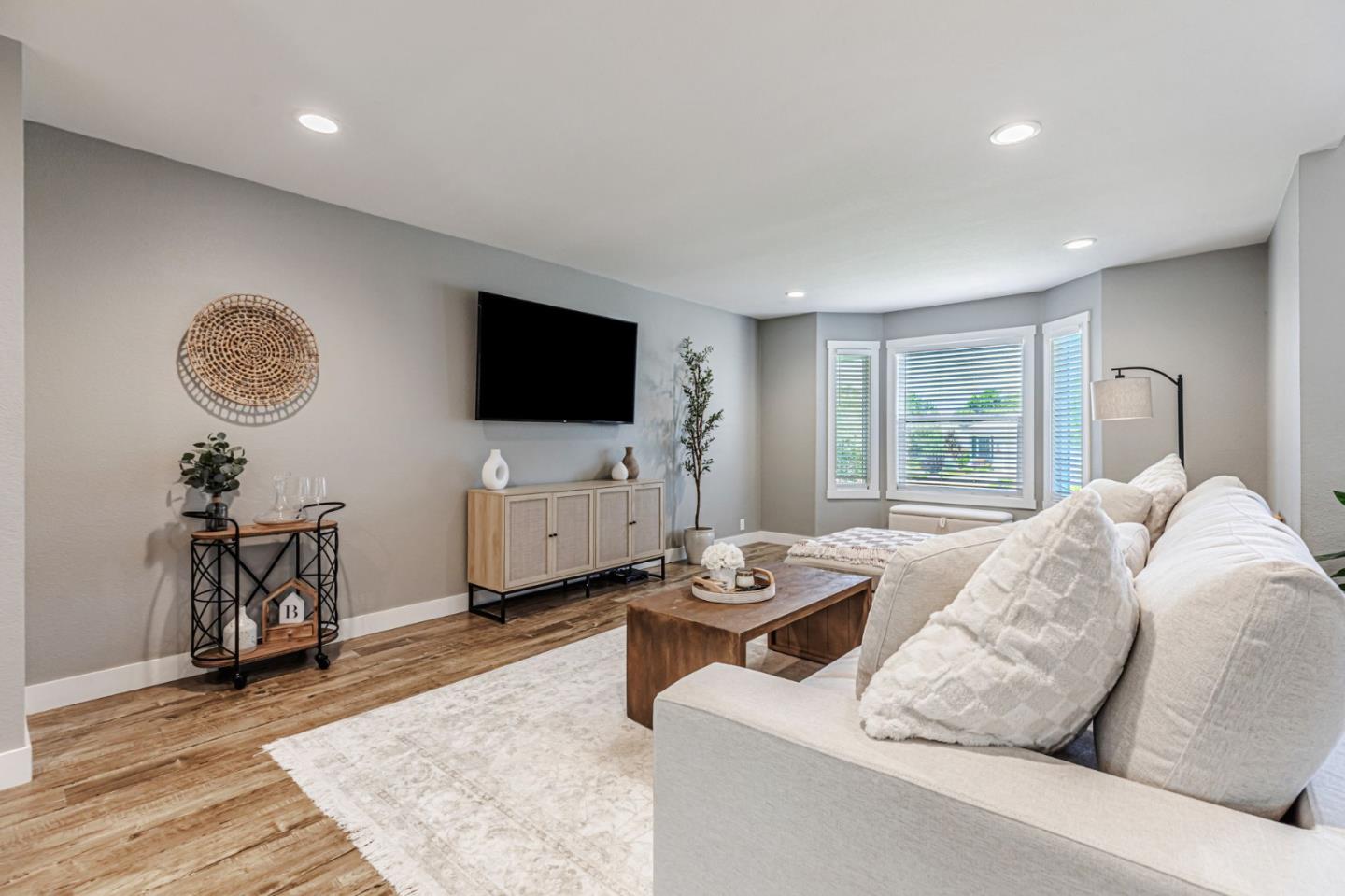 Detail Gallery Image 13 of 40 For 640 S Ridgemark Dr, Hollister,  CA 95023 - 4 Beds | 4 Baths