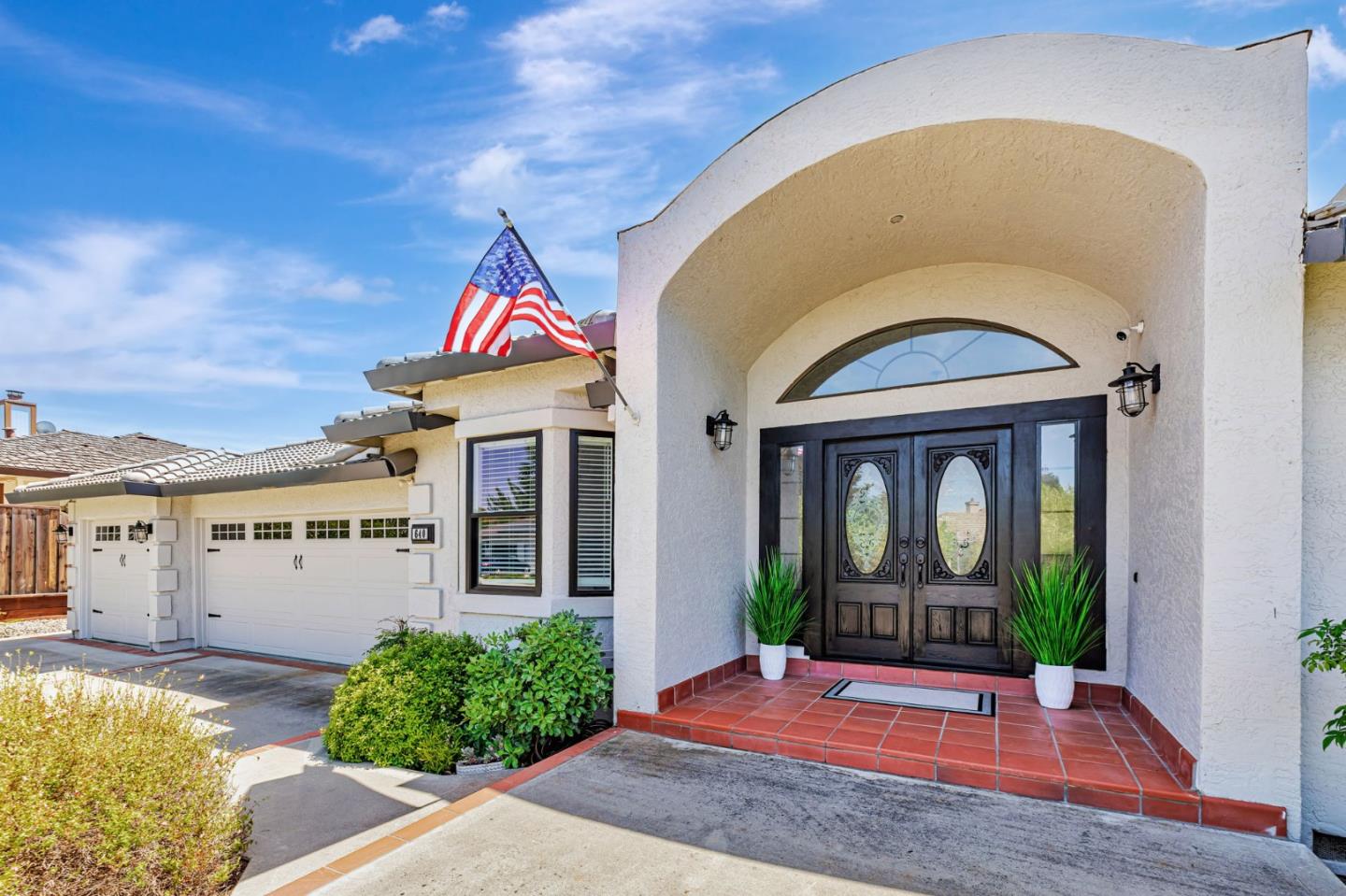 Detail Gallery Image 3 of 40 For 640 S Ridgemark Dr, Hollister,  CA 95023 - 4 Beds | 4 Baths