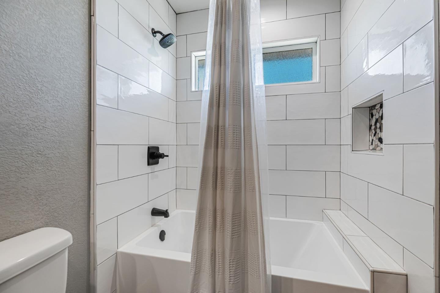 Detail Gallery Image 33 of 40 For 640 S Ridgemark Dr, Hollister,  CA 95023 - 4 Beds | 4 Baths
