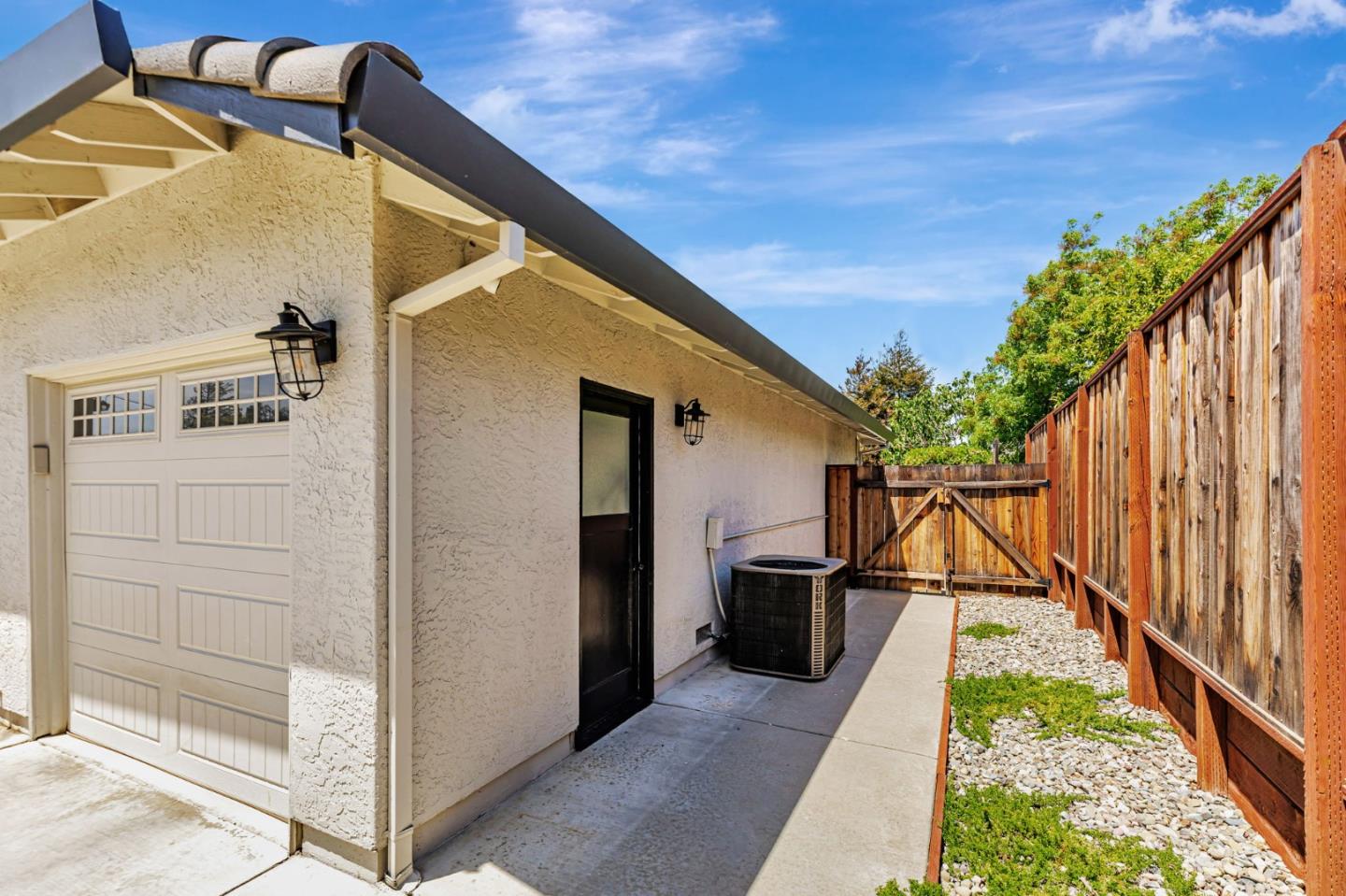 Detail Gallery Image 34 of 40 For 640 S Ridgemark Dr, Hollister,  CA 95023 - 4 Beds | 4 Baths