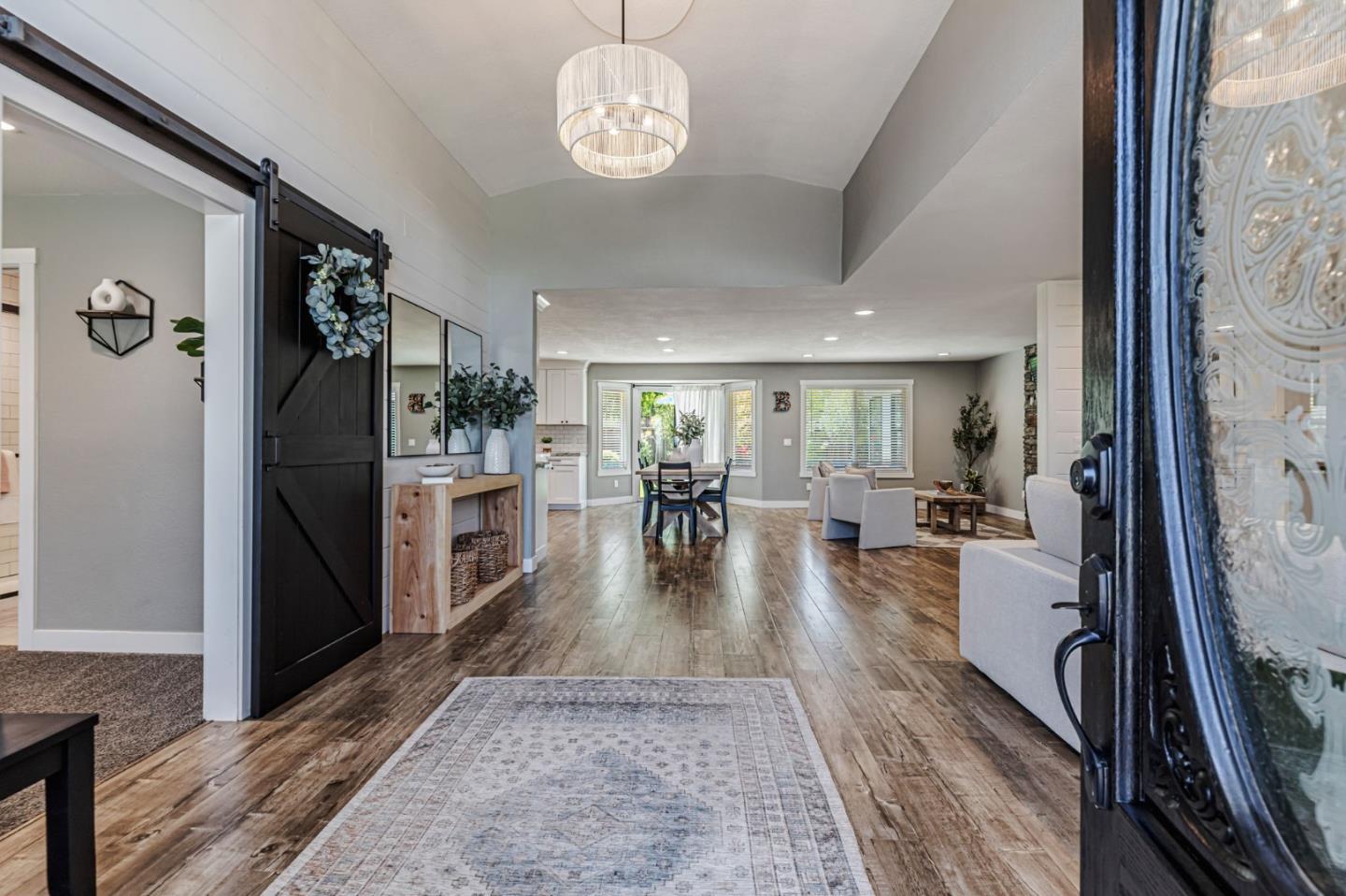 Detail Gallery Image 9 of 40 For 640 S Ridgemark Dr, Hollister,  CA 95023 - 4 Beds | 4 Baths