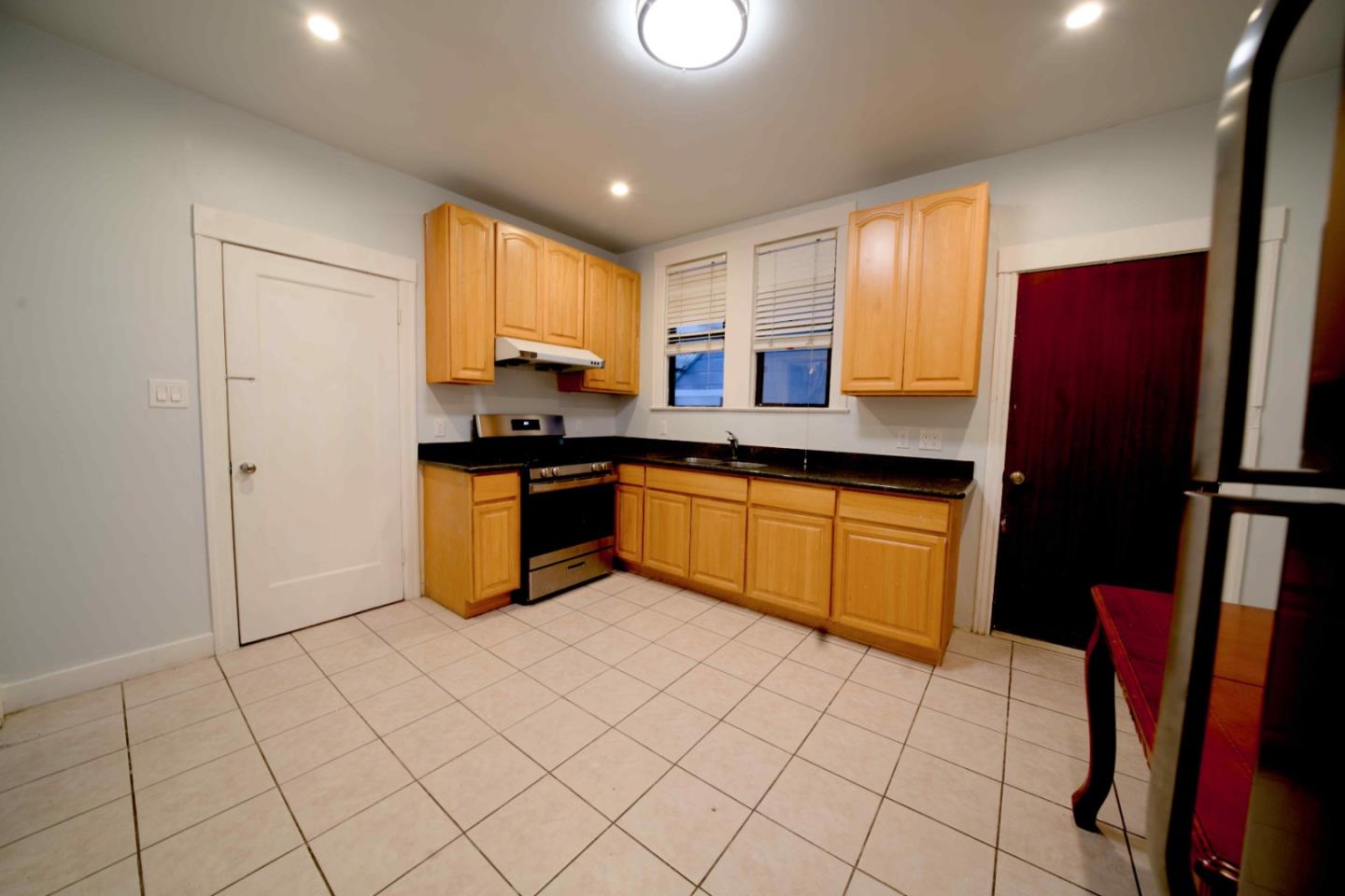Detail Gallery Image 2 of 13 For 285 Brussels St, San Francisco,  CA 94134 - 1 Beds | 1 Baths
