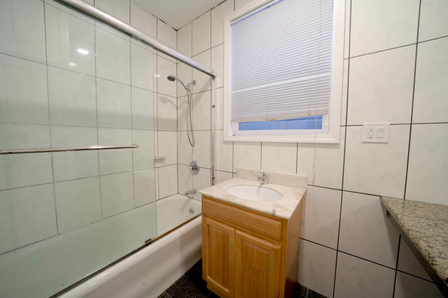 Detail Gallery Image 8 of 13 For 285 Brussels St, San Francisco,  CA 94134 - 1 Beds | 1 Baths