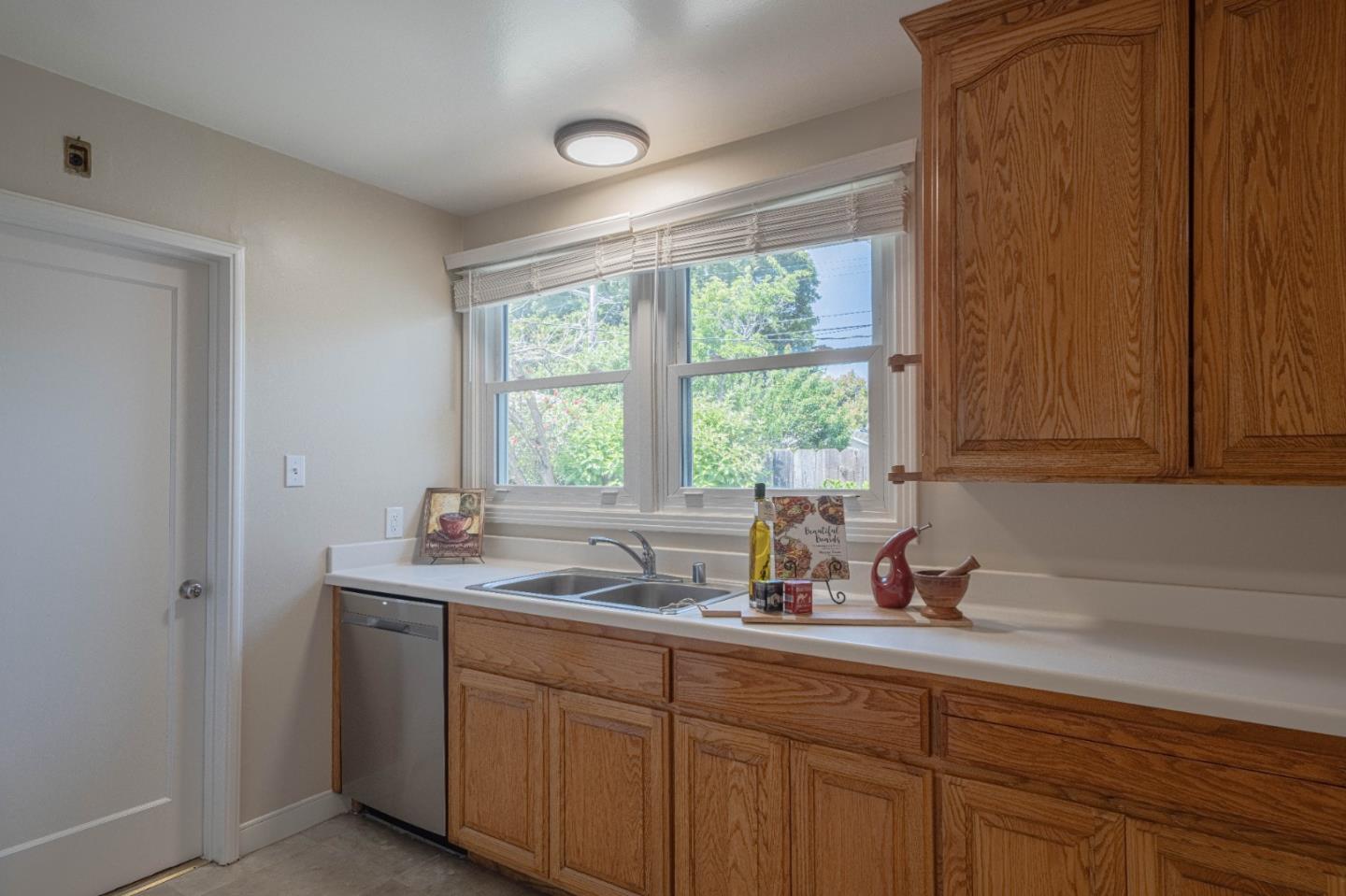 Detail Gallery Image 14 of 39 For 217 Maryal Dr, Salinas,  CA 93906 - 3 Beds | 1 Baths