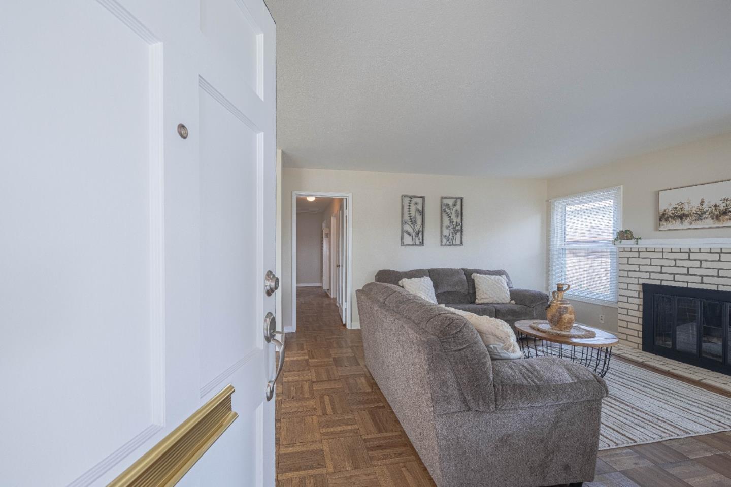 Detail Gallery Image 4 of 39 For 217 Maryal Dr, Salinas,  CA 93906 - 3 Beds | 1 Baths