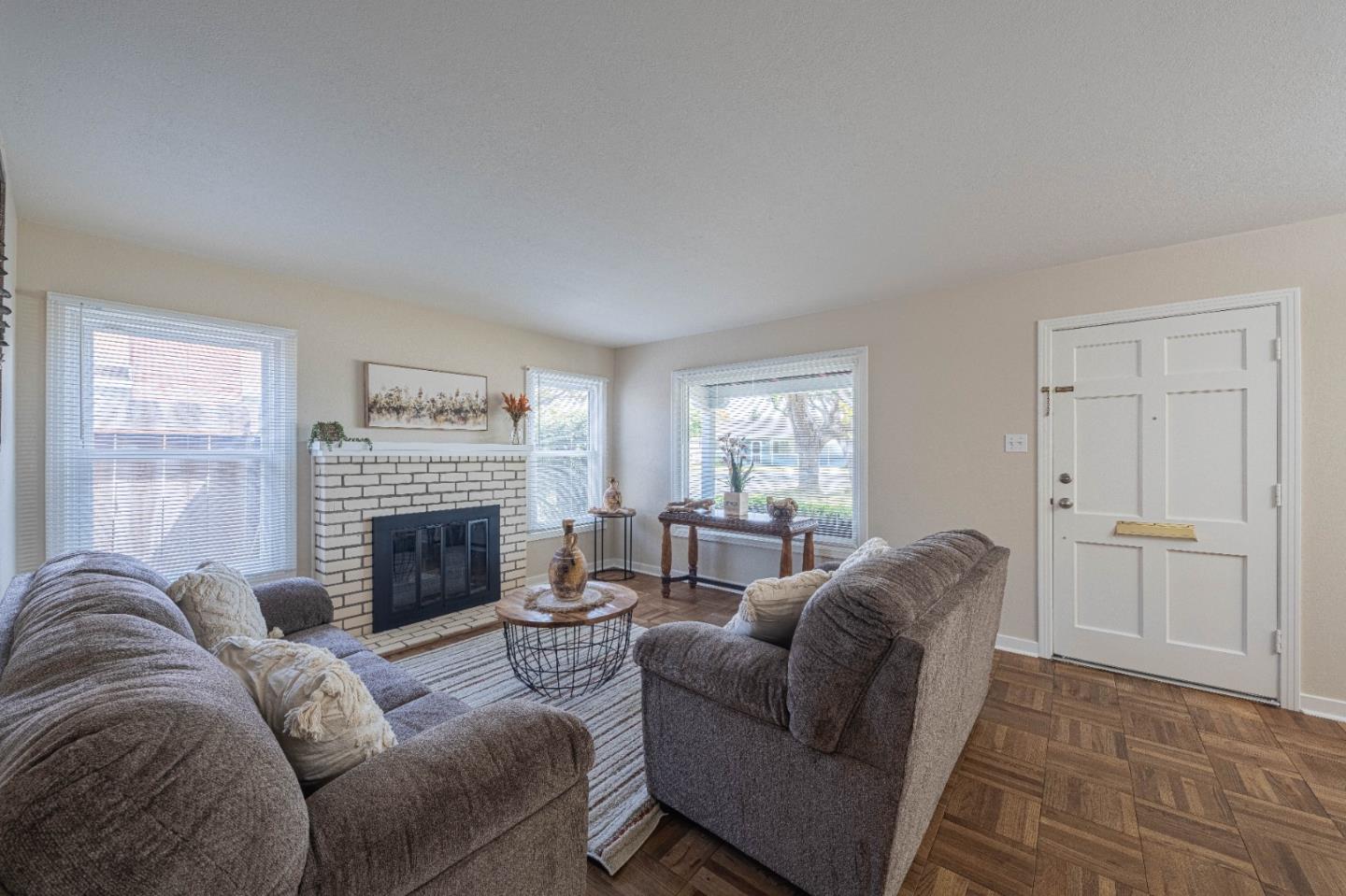 Detail Gallery Image 5 of 39 For 217 Maryal Dr, Salinas,  CA 93906 - 3 Beds | 1 Baths
