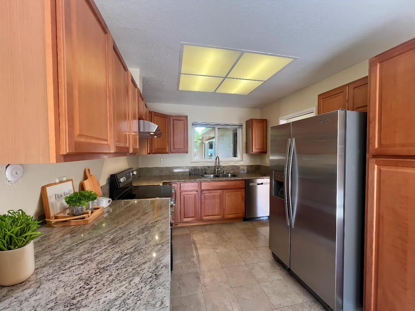 Detail Gallery Image 2 of 14 For 896 Canfield Ct, San Jose,  CA 95136 - 2 Beds | 2 Baths