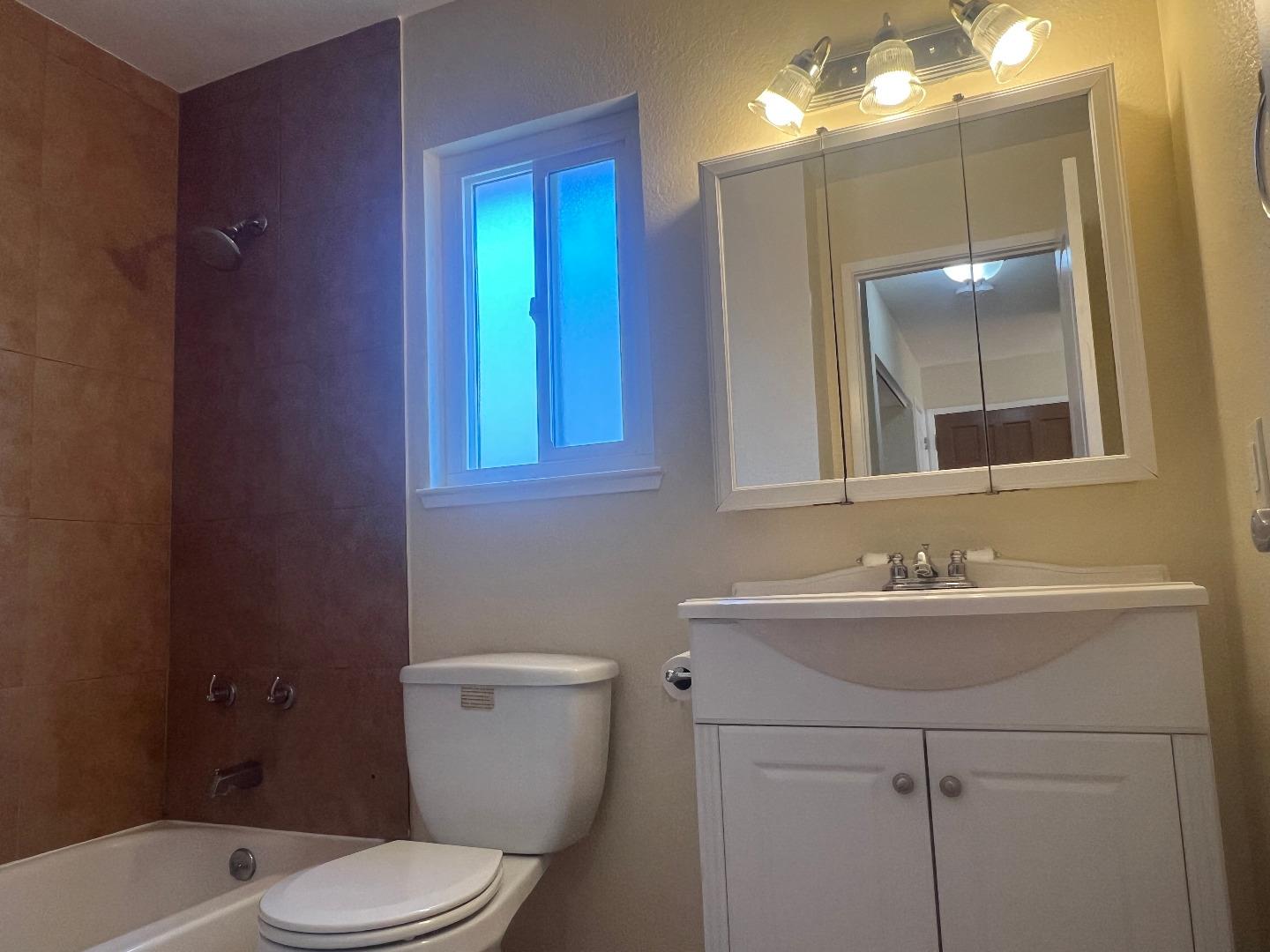 Detail Gallery Image 8 of 14 For 896 Canfield Ct, San Jose,  CA 95136 - 2 Beds | 2 Baths