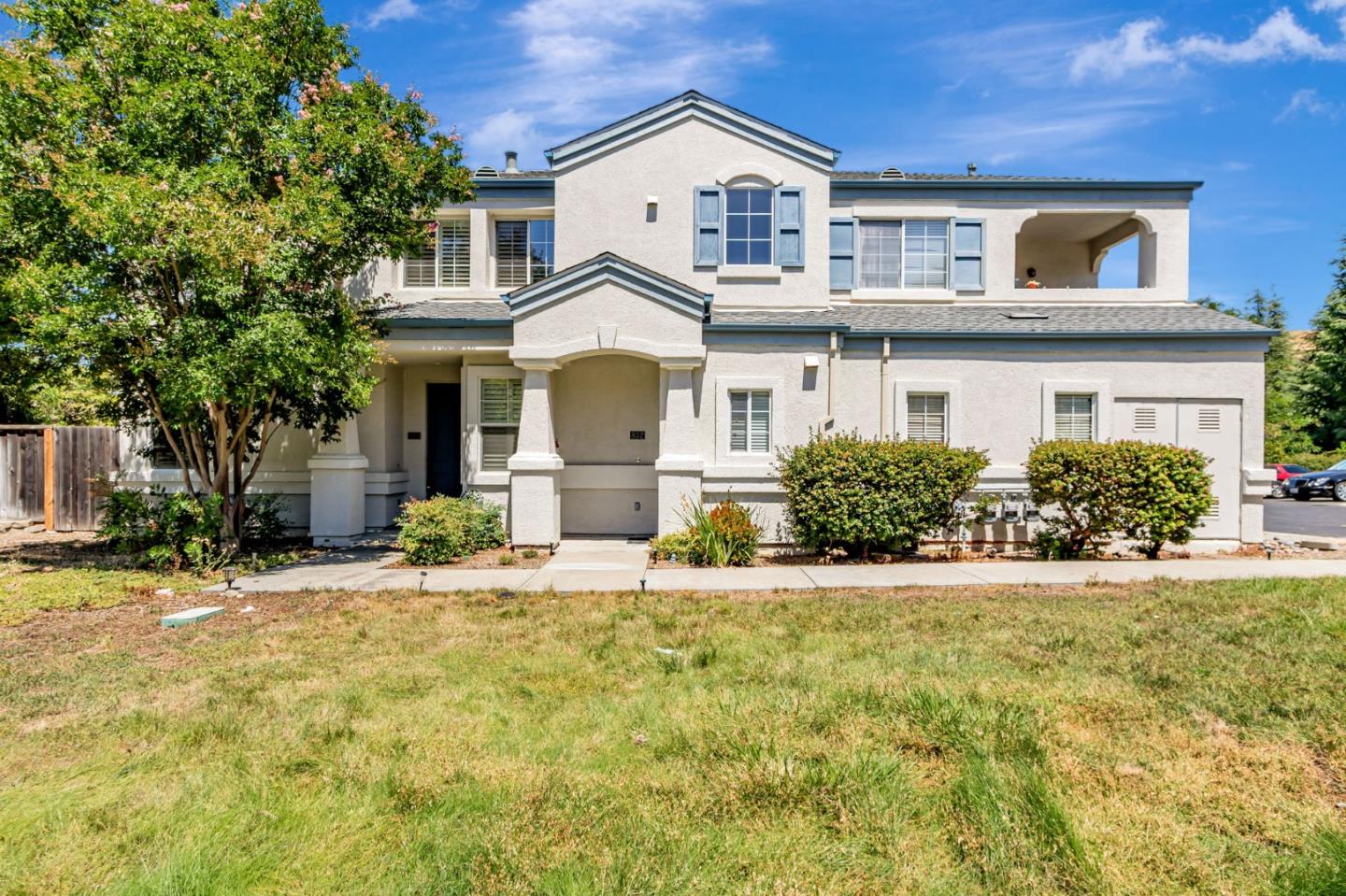 Detail Gallery Image 1 of 47 For 828 Monarch Ln, San Jose,  CA 95138 - 3 Beds | 3 Baths
