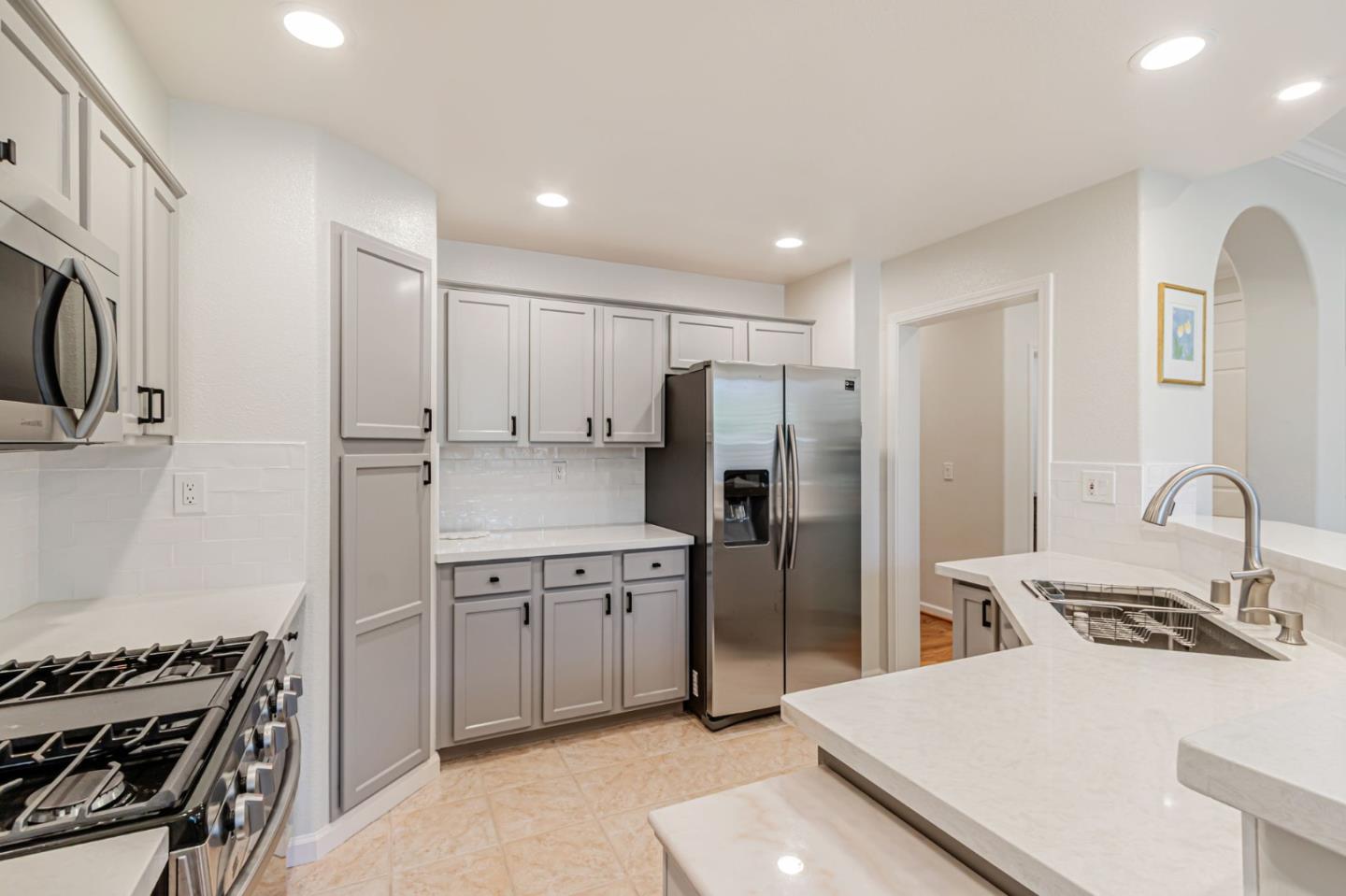 Detail Gallery Image 14 of 47 For 828 Monarch Ln, San Jose,  CA 95138 - 3 Beds | 3 Baths