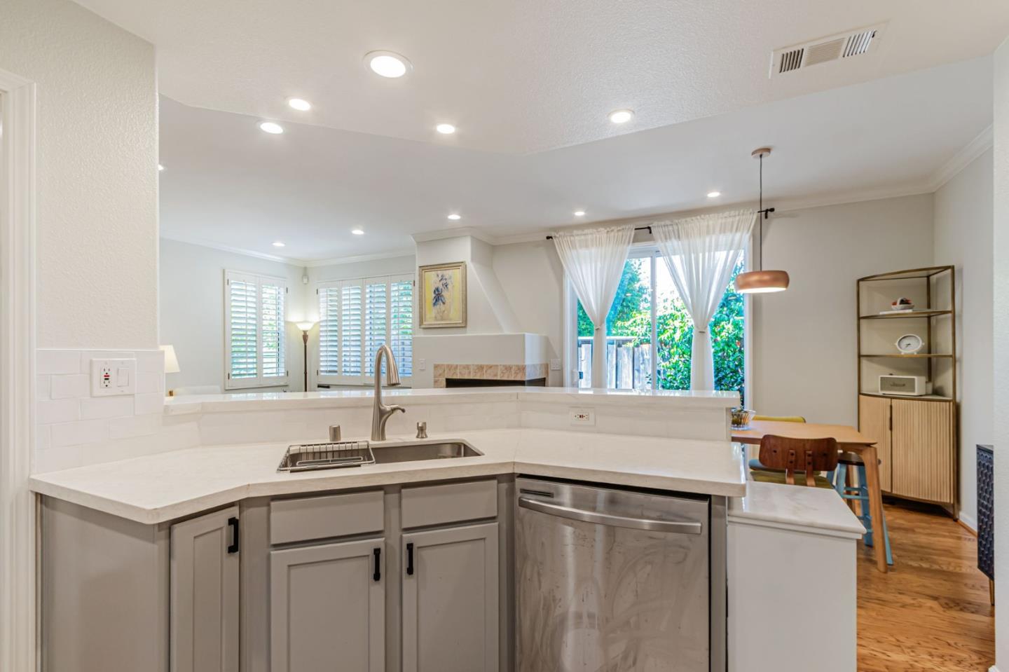 Detail Gallery Image 17 of 47 For 828 Monarch Ln, San Jose,  CA 95138 - 3 Beds | 3 Baths