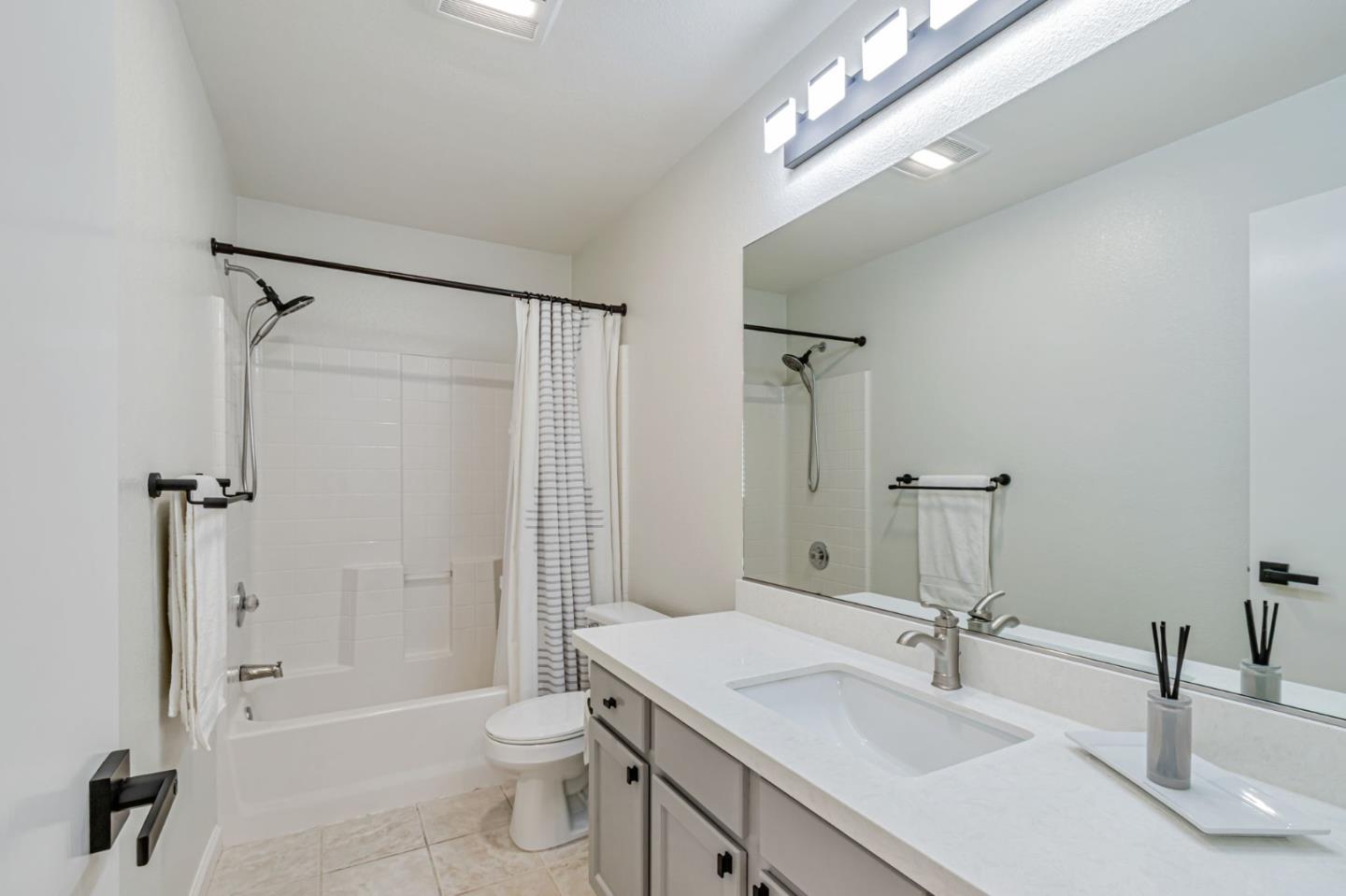 Detail Gallery Image 38 of 47 For 828 Monarch Ln, San Jose,  CA 95138 - 3 Beds | 3 Baths