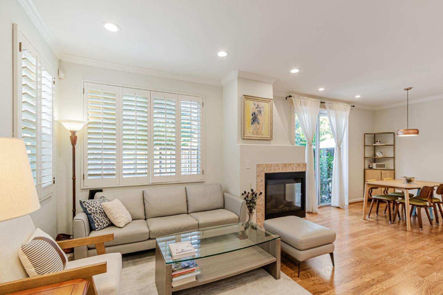 Detail Gallery Image 6 of 47 For 828 Monarch Ln, San Jose,  CA 95138 - 3 Beds | 3 Baths