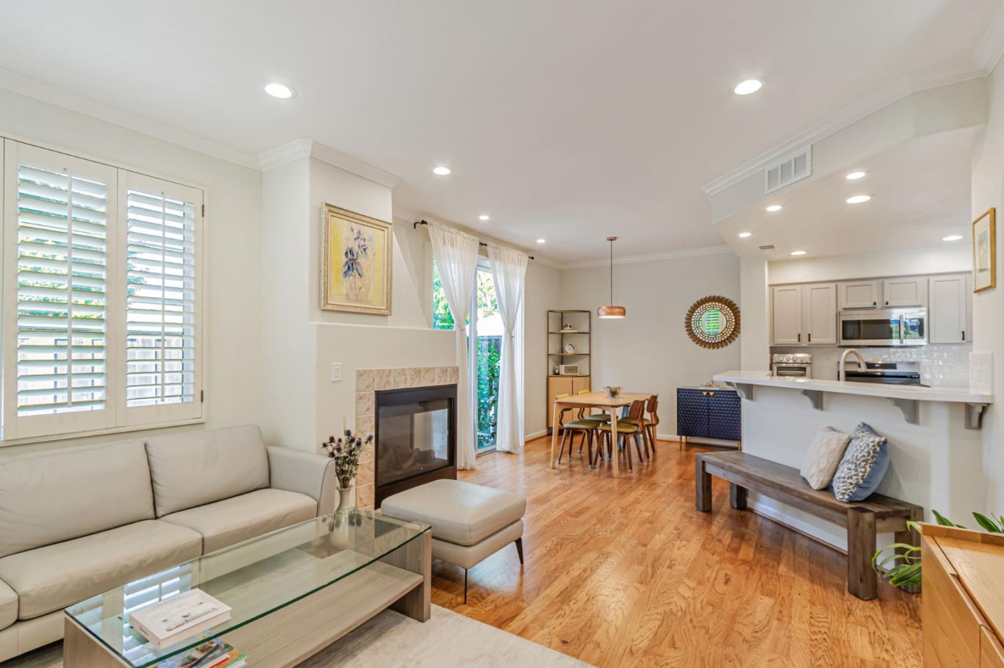 Detail Gallery Image 8 of 47 For 828 Monarch Ln, San Jose,  CA 95138 - 3 Beds | 3 Baths