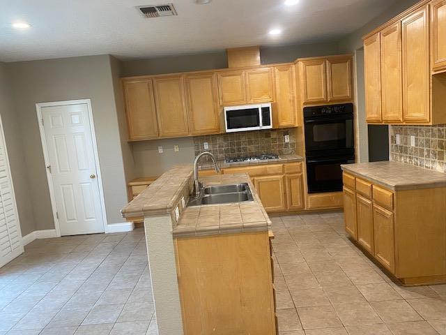 Detail Gallery Image 6 of 23 For 346 Vasconcellos Ave, Manteca,  CA 95336 - 5 Beds | 3 Baths