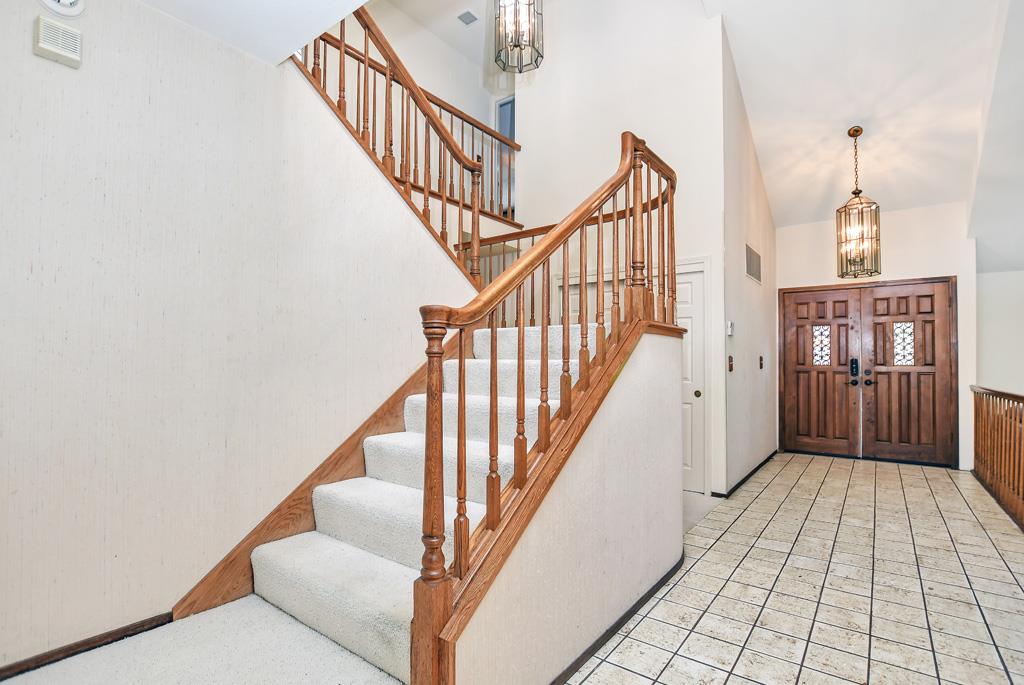 Detail Gallery Image 12 of 59 For 921 Rock Canyon Cir, San Jose,  CA 95127 - 5 Beds | 3 Baths