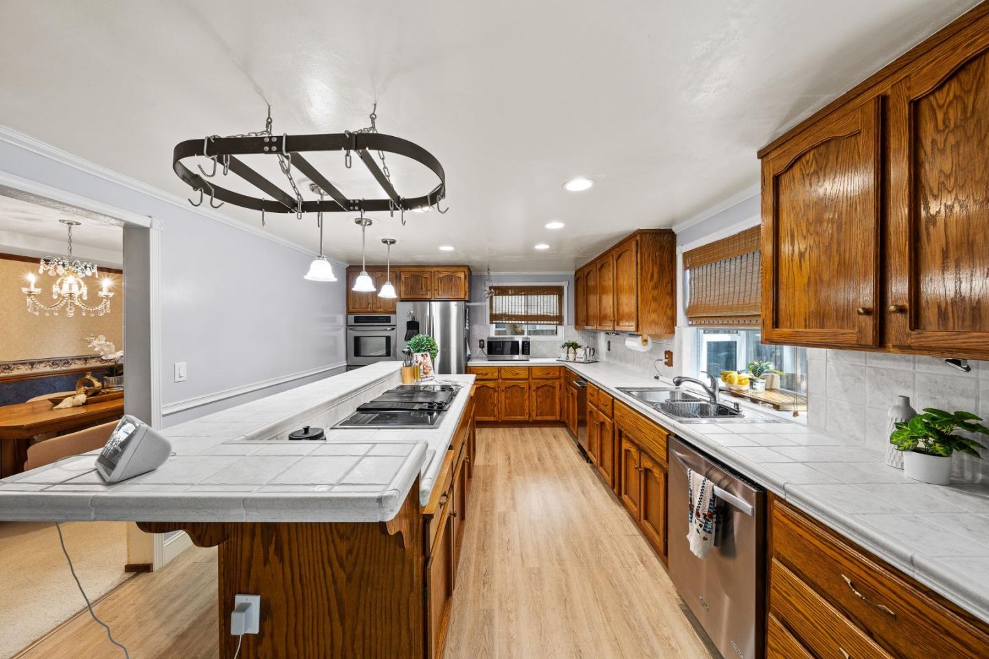 Detail Gallery Image 15 of 59 For 921 Rock Canyon Cir, San Jose,  CA 95127 - 5 Beds | 3 Baths