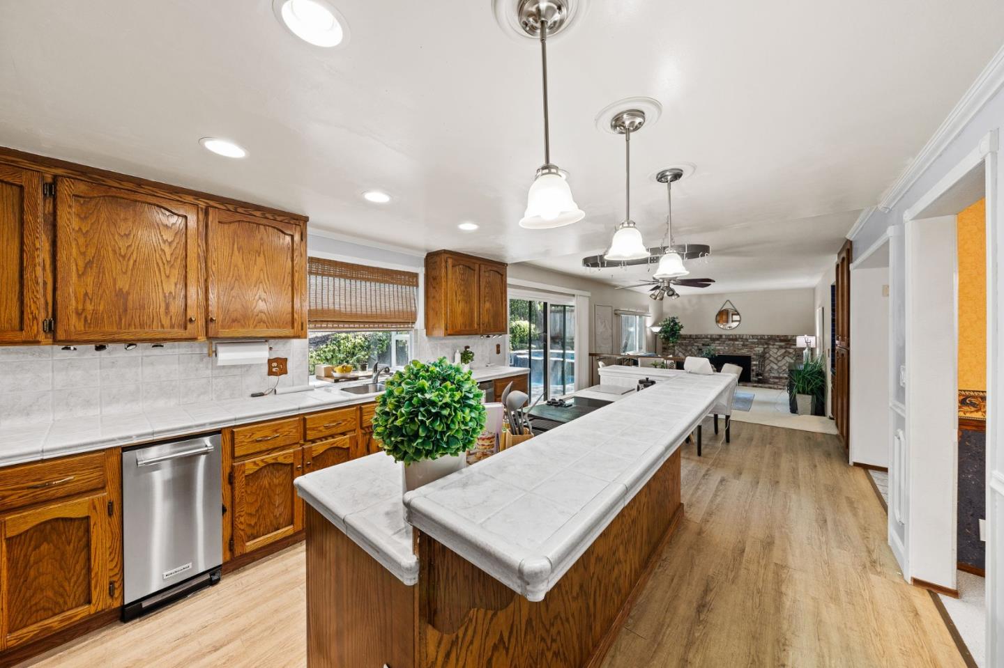 Detail Gallery Image 16 of 59 For 921 Rock Canyon Cir, San Jose,  CA 95127 - 5 Beds | 3 Baths