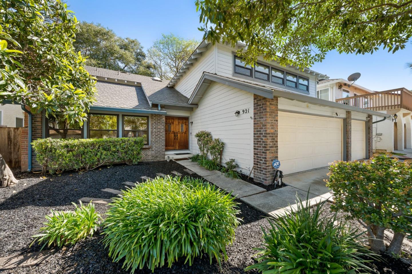 Detail Gallery Image 3 of 59 For 921 Rock Canyon Cir, San Jose,  CA 95127 - 5 Beds | 3 Baths