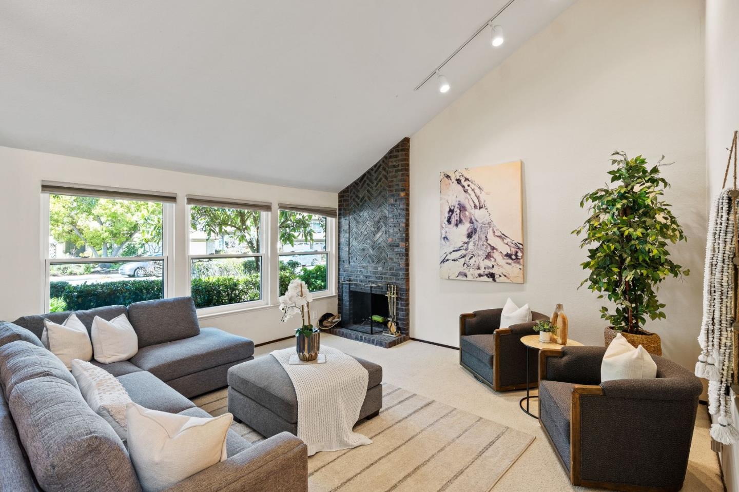 Detail Gallery Image 6 of 59 For 921 Rock Canyon Cir, San Jose,  CA 95127 - 5 Beds | 3 Baths
