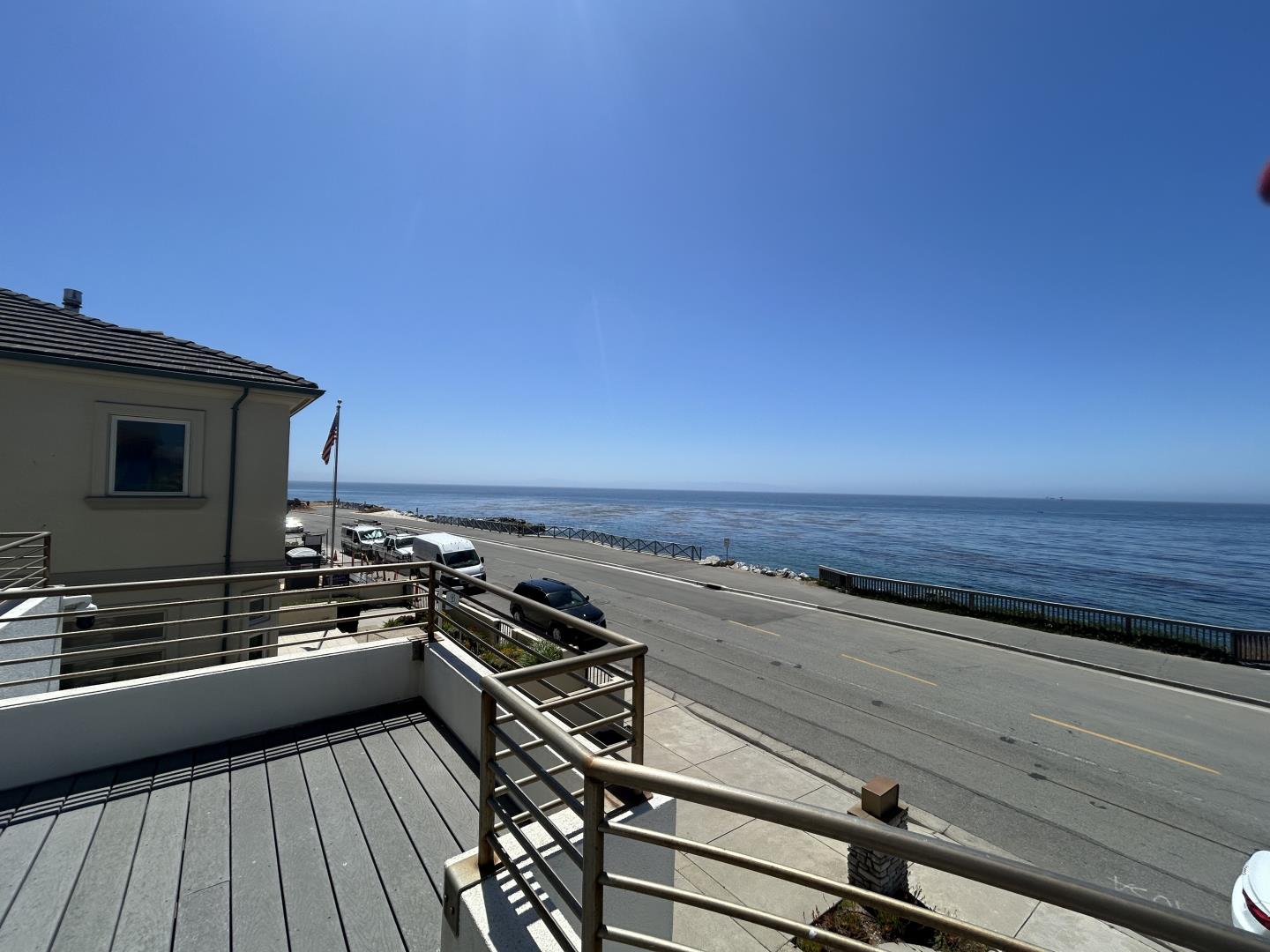 Detail Gallery Image 4 of 25 For 944 W Cliff Dr, Santa Cruz,  CA 95060 - 3 Beds | 3/1 Baths