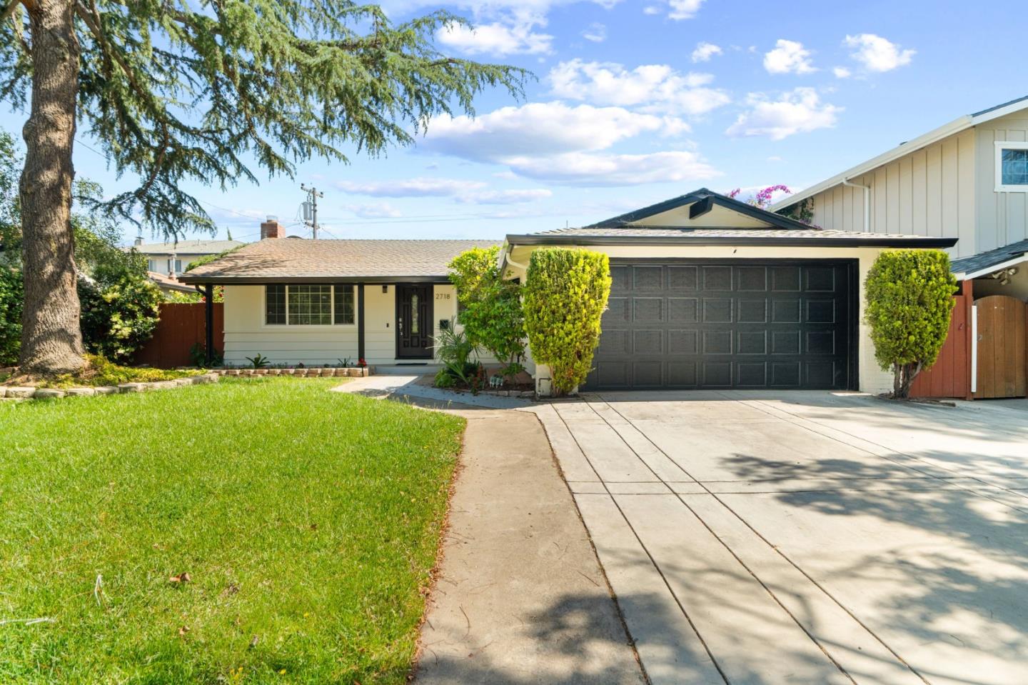 Detail Gallery Image 2 of 44 For 2718 Millbrae Way, San Jose,  CA 95121 - 3 Beds | 2 Baths