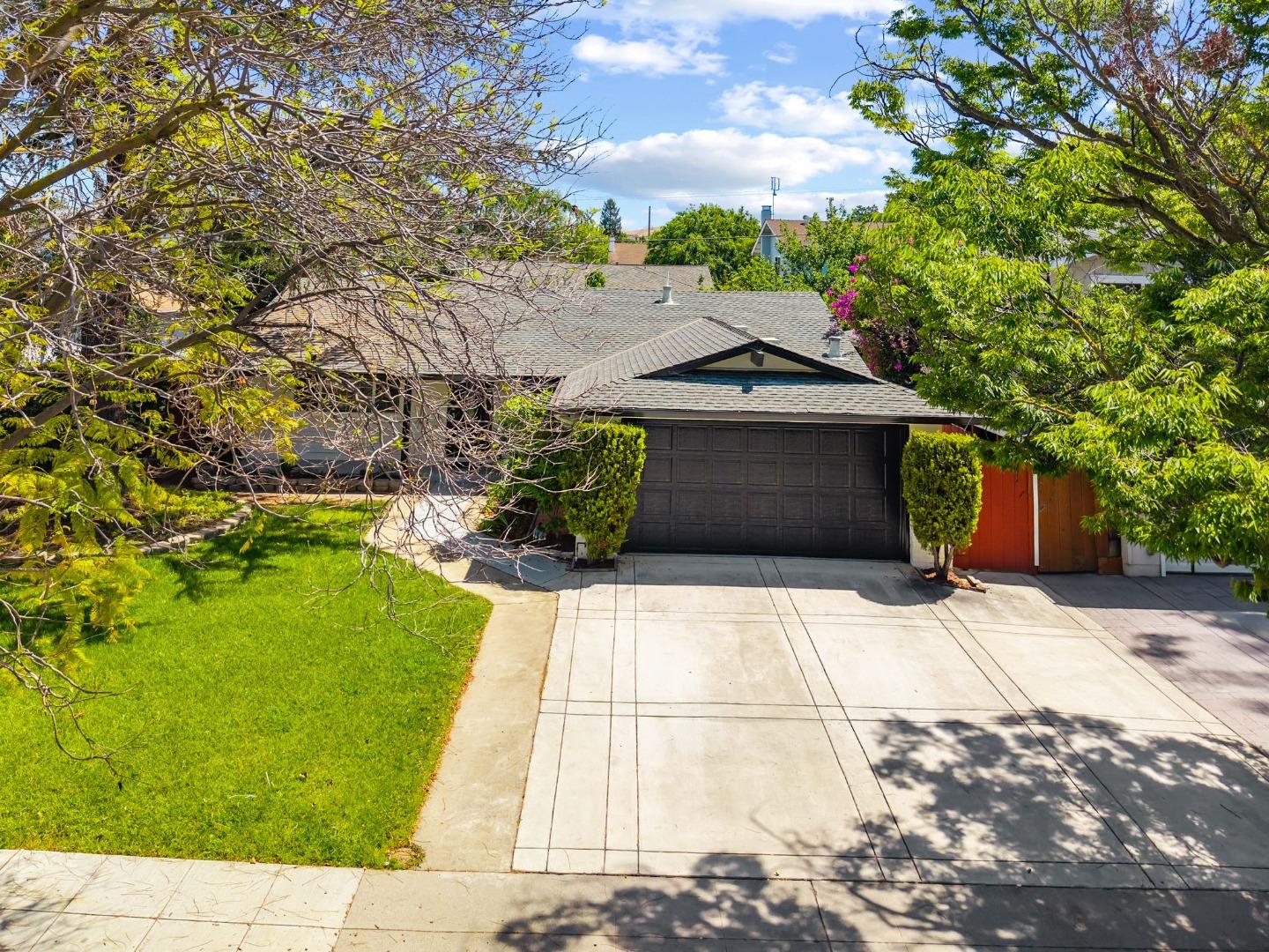 Detail Gallery Image 3 of 44 For 2718 Millbrae Way, San Jose,  CA 95121 - 3 Beds | 2 Baths