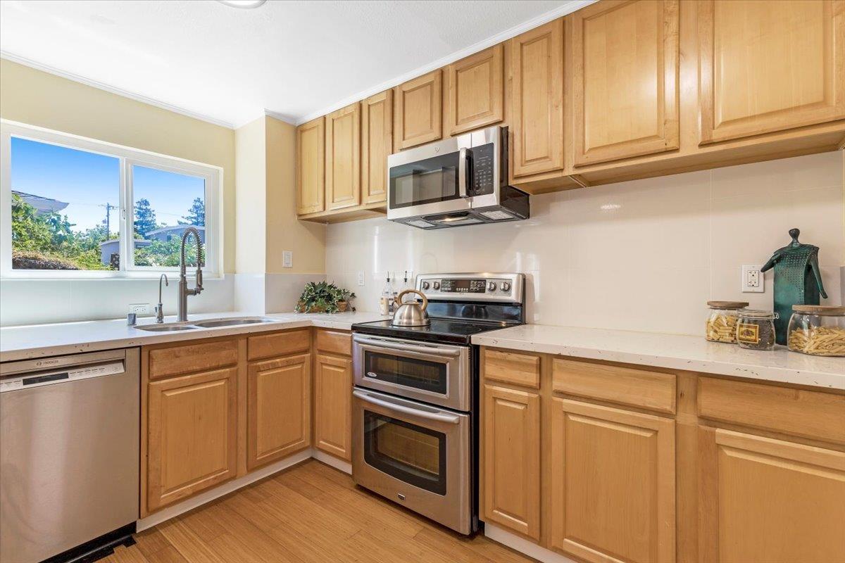 Detail Gallery Image 10 of 24 For 83 Devonshire Ave #3,  Mountain View,  CA 94043 - 2 Beds | 2 Baths