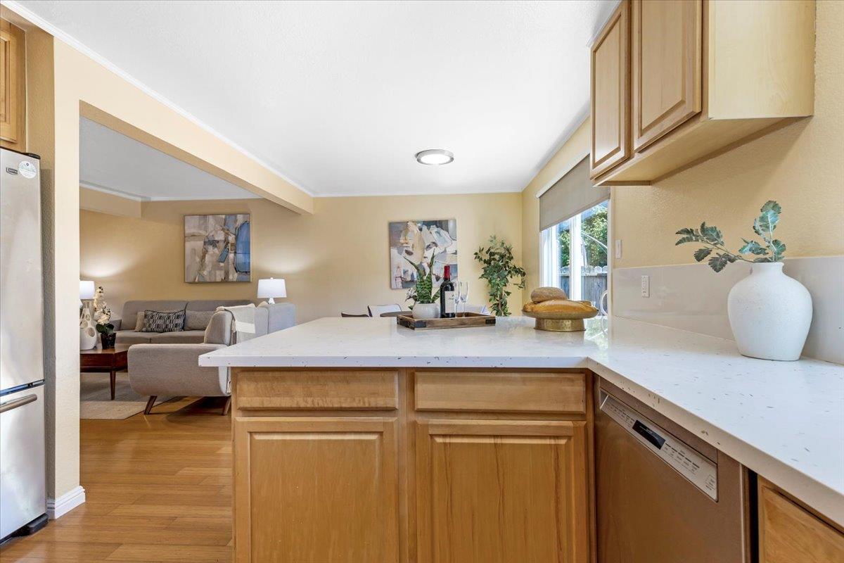 Detail Gallery Image 11 of 24 For 83 Devonshire Ave #3,  Mountain View,  CA 94043 - 2 Beds | 2 Baths
